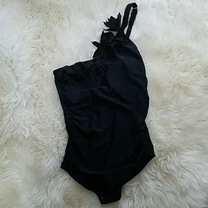 One shoulder bathing suit